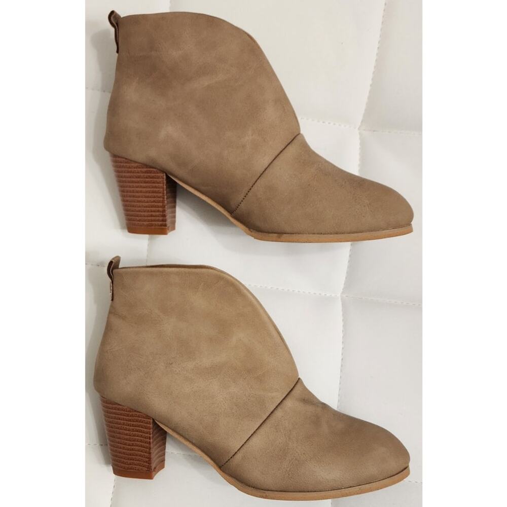 NWOT The world's cutest Booties - 8.5